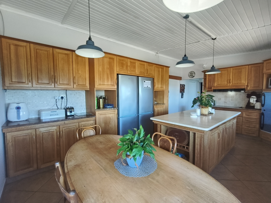 4 Bedroom Property for Sale in Wavecrest Eastern Cape